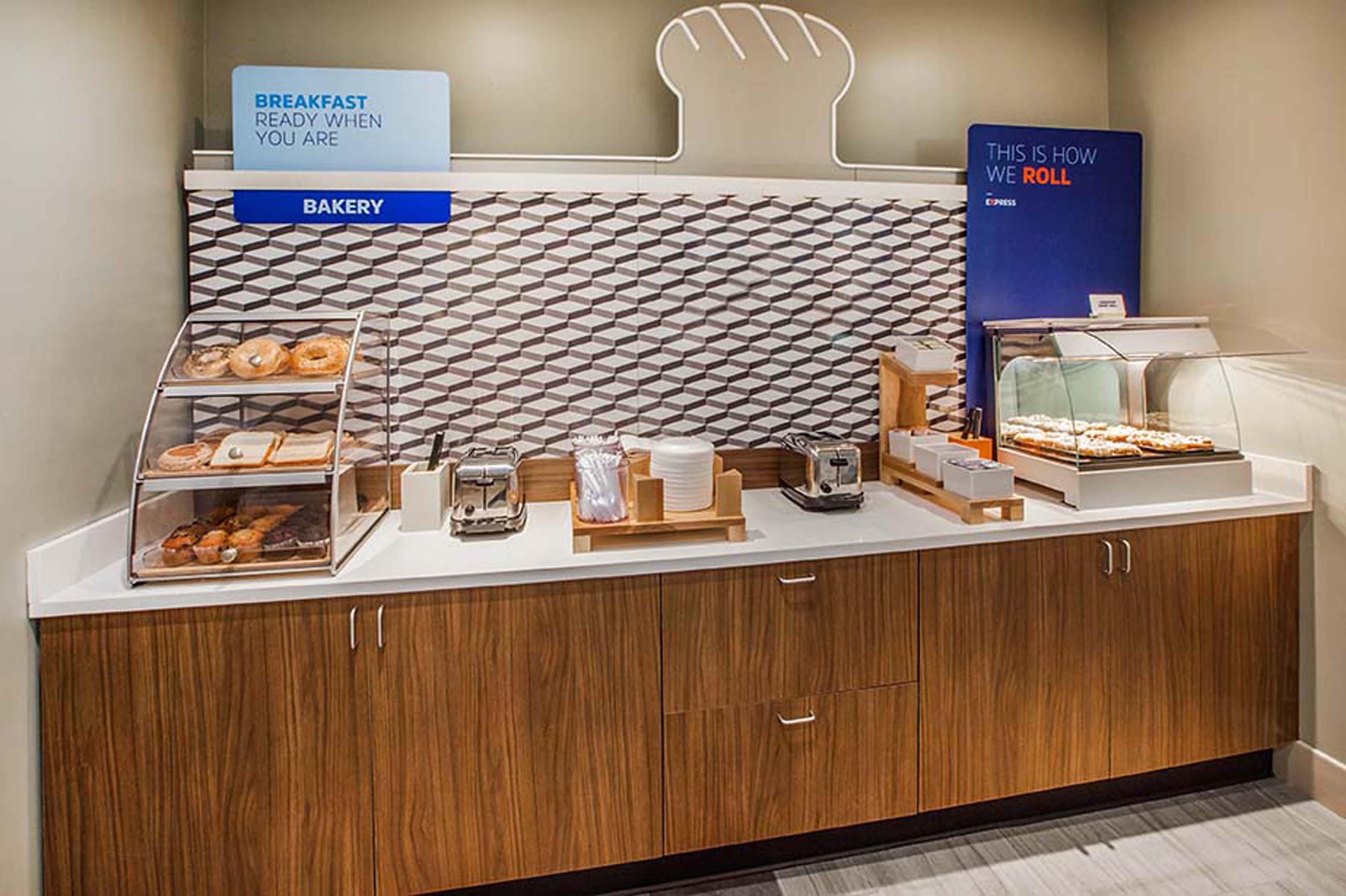 Holiday Inn Express & Suites St Louis Airport By Ihg Woodson Terrace Buitenkant foto