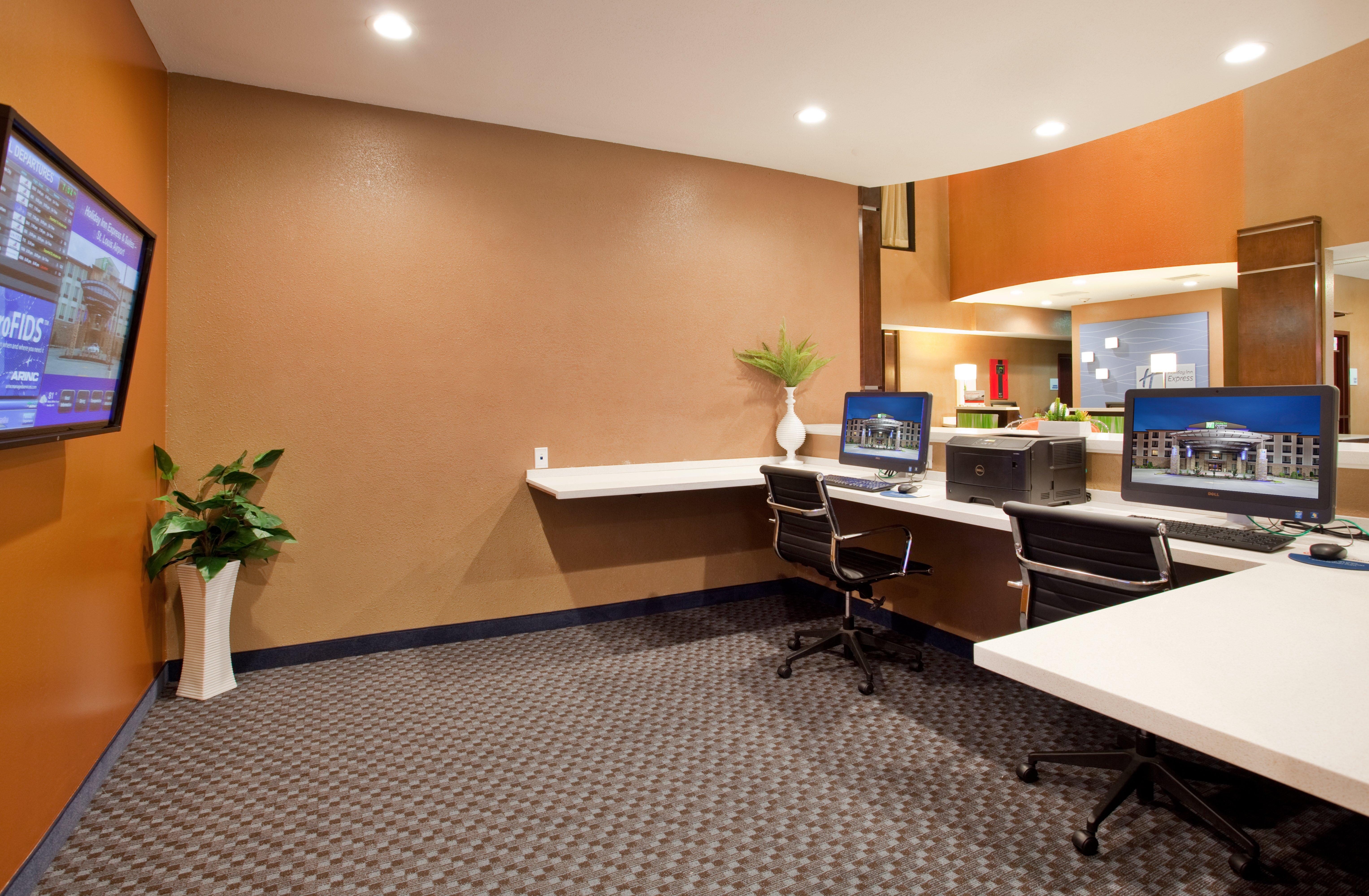 Holiday Inn Express & Suites St Louis Airport By Ihg Woodson Terrace Buitenkant foto